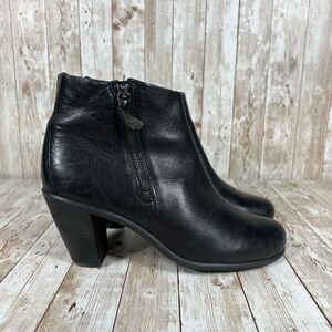 Ecco heeled leather booties zip up‎ Womens 10